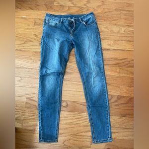 Barbell Apparel, women’s Slim athletic fit Jean in light wash, size 31 x 32